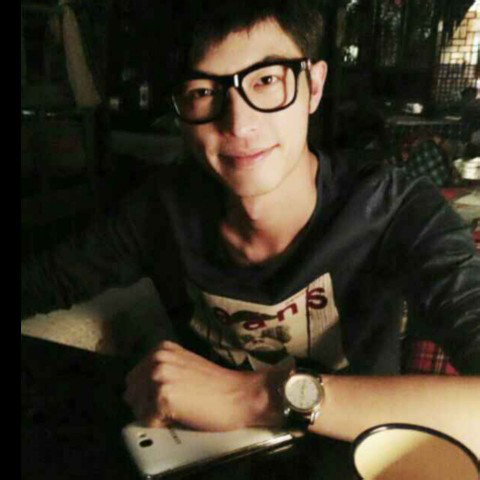 黑格子白衬衫≮绝地求生≯