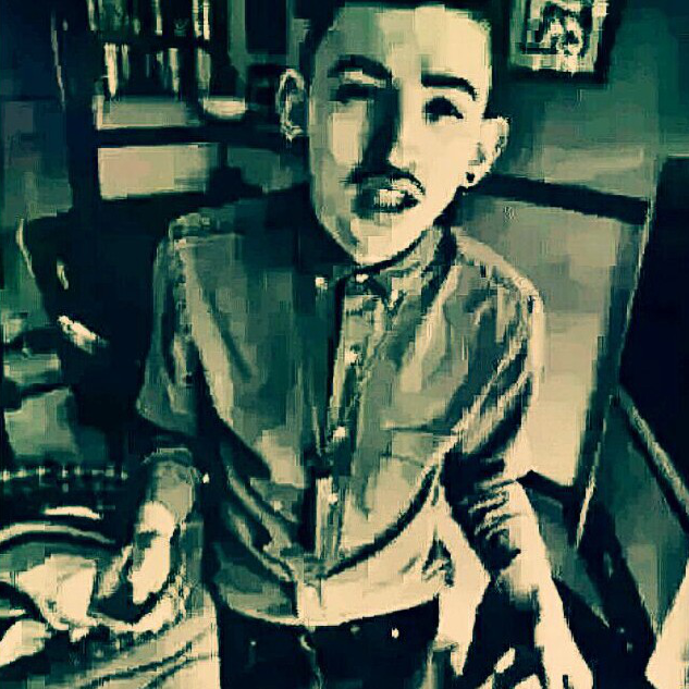 小小:陪玩助理\/招收优质吃鸡陪玩+好友新闻全