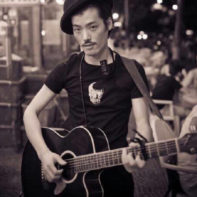 流浪歌手小胡子直播间关注粉丝_流浪歌手小胡