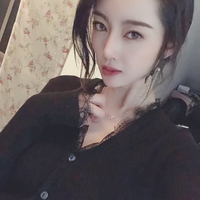 妖儿黑色诱惑,下面勒的太紧了!