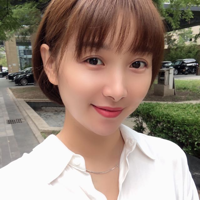 梁红  