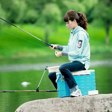 爱钓鱼的小媳妇正在直播