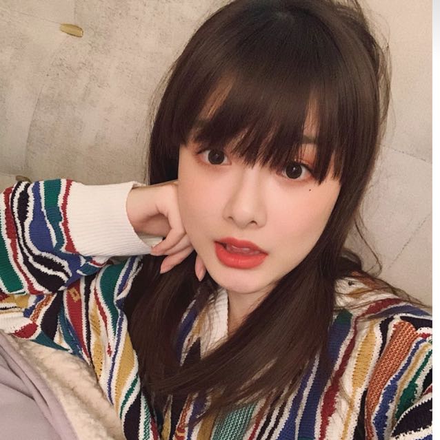 欢迎大家来观看狗啃刘海_话社-甜芯儿高清直播视频回