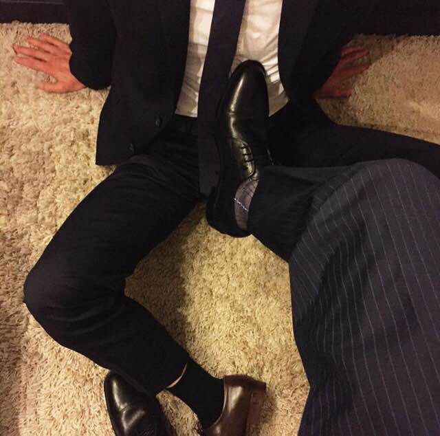 bj柏廖的正装皮鞋丝袜舔脚